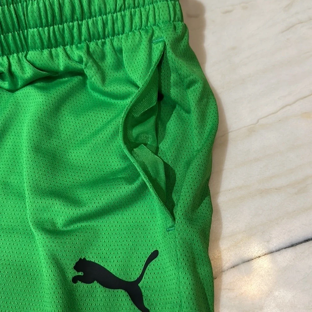 NWOT Puma basketball long athletic shorts green with pockets size men’s small